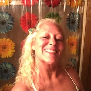 Meet your Posher, Debbie